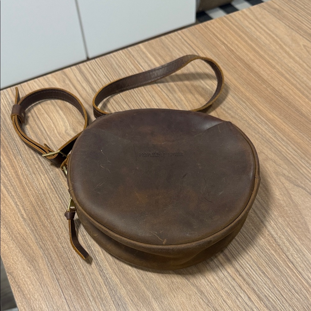 Brown leather crossbody bag